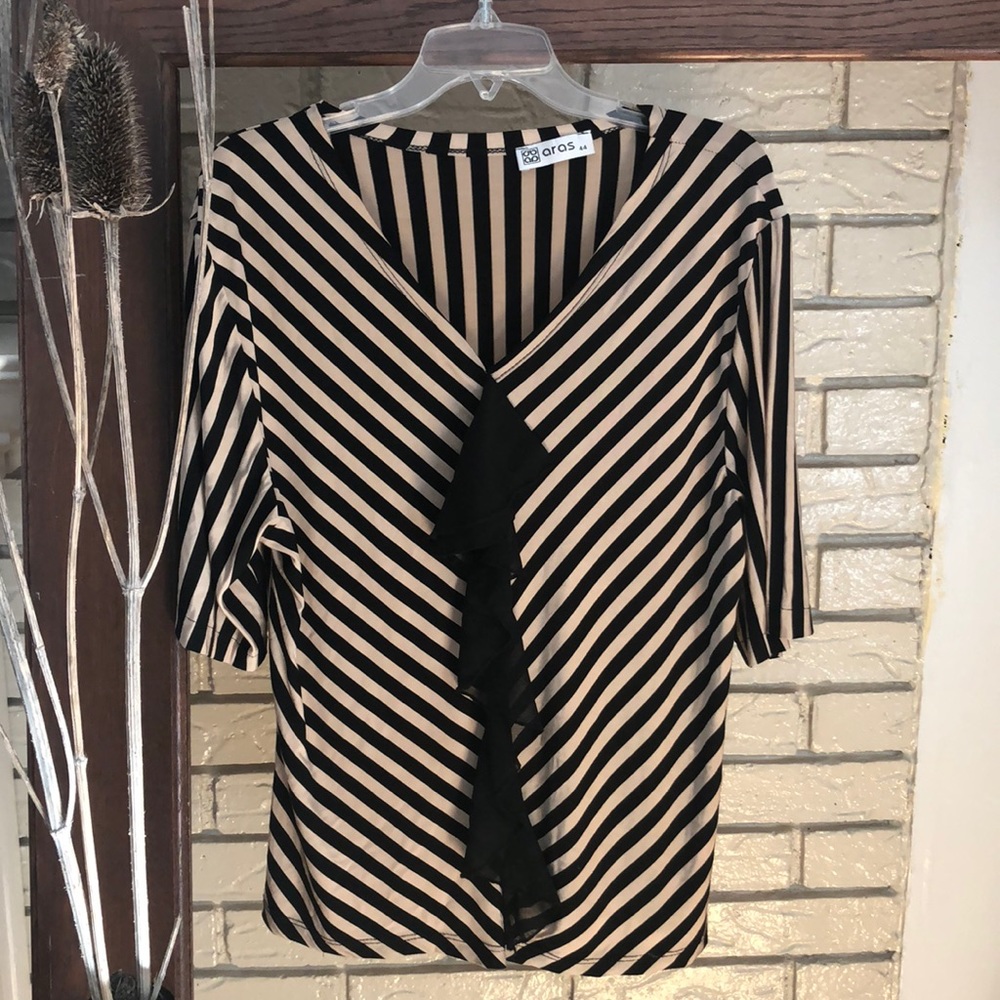 aras size 44 EUC or 8/10 US fancy top